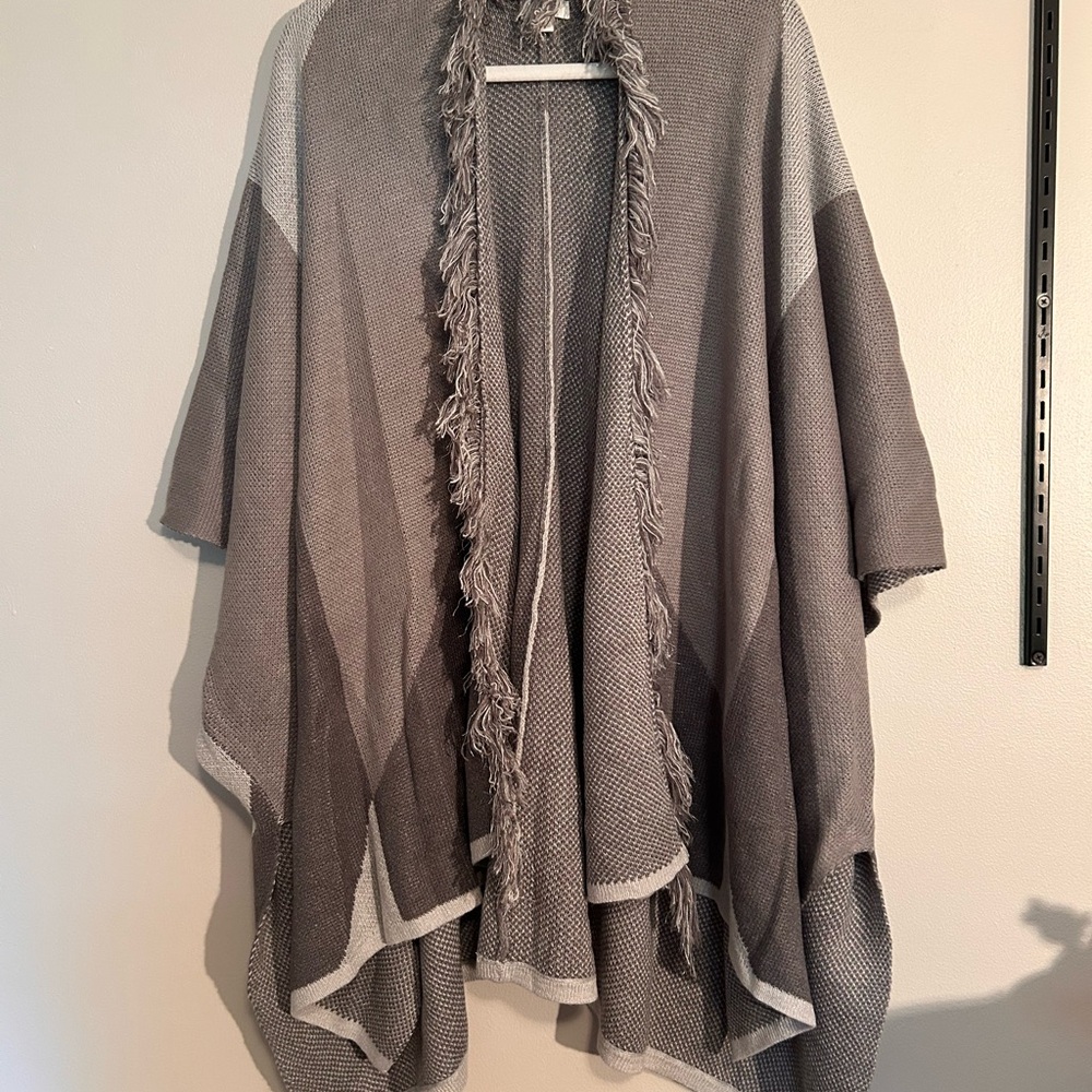 C Brand Textured Gray Poncho Size L